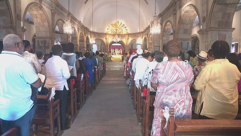 Messe C L Br E Par Mgr Guiougou Basse Terre Les Catholiques