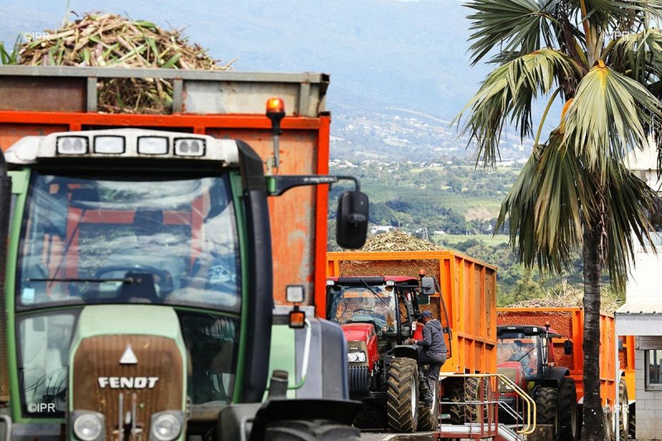 Agriculteurs En Col Re La R Union Des Convois De Tracteurs Vont