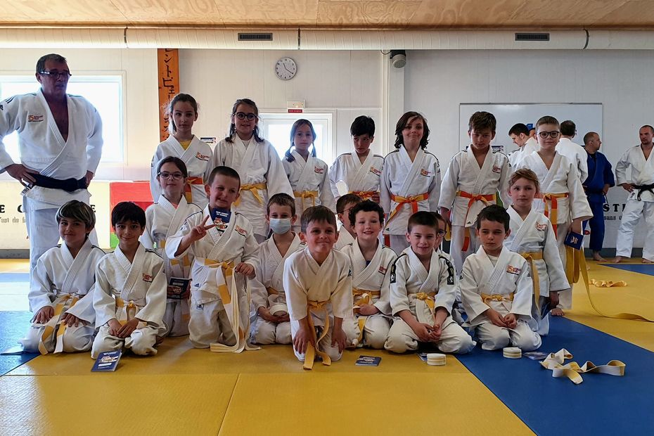 Passages De Grades Pour Une Cinquantaine De Jeunes Judokas Au Butokuden