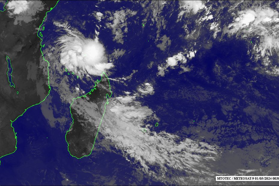 Saison Cyclonique Une D Pression Tropicale Au Nord De L Archipel Des