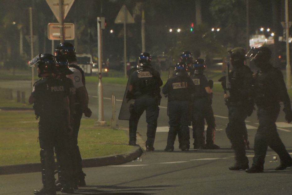 Crise en Nouvelle Calédonie des affrontements de nuit dans le Grand