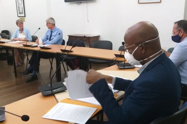 Pas De Reconfinement En Guyane Mais Un Renforcement Des Mesures Et Le