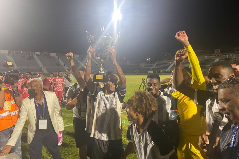 Football La Saint Pierroise Remporte Le Troph E Des Champions Face L