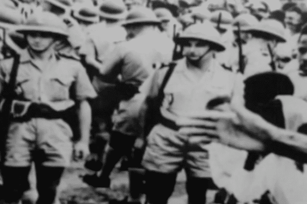 CRS et manifestants en Martinique, en décembre 1959.