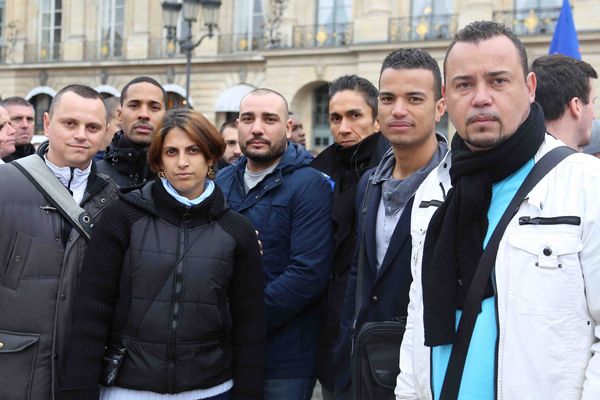 Des policiers ultramarins manifestent leur ras-le-bol sous les fenêtres de Taubira