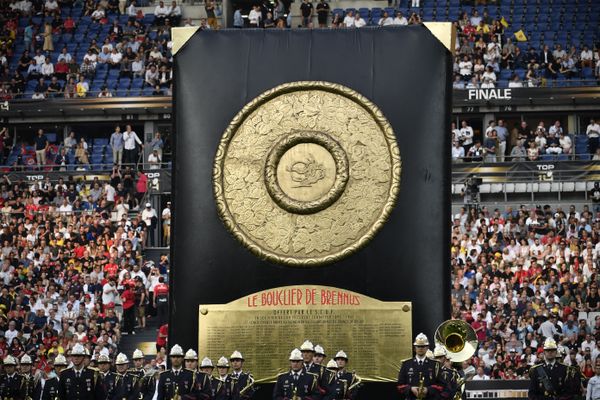 Bouclier de Brennus ( trophée du vainqueur du TOP 14) en 2023 lors de la victoire de Toulouse face à La Rochelle