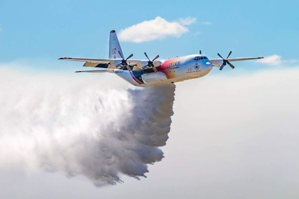 Avion bombardier d'eau en Australie