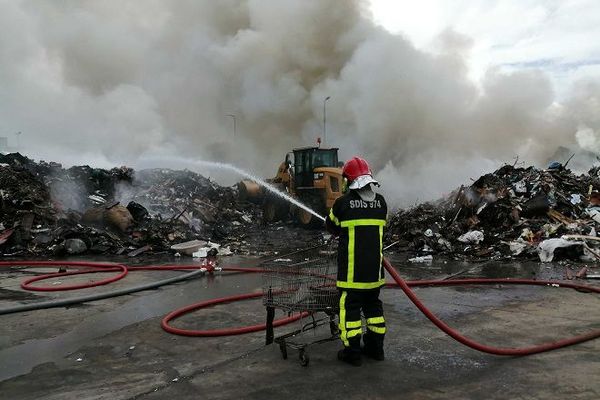 Un incendie sur le site de traitement des déchets Cycléa au Port 