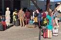 "Je reviens chez moi", sanglote une voyageuse mahoraise, les premiers vols commerciaux sont arrivés à Mayotte