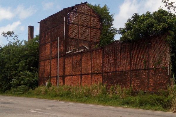 Les ruines de l'usine de Lamirande