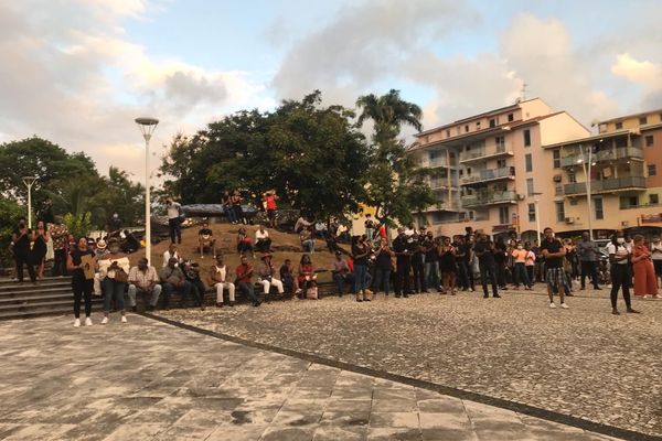 Des dizaines de manifestants ont répondu à l'appel