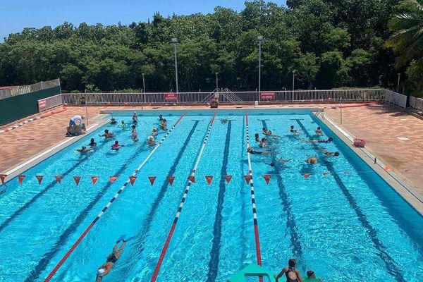 La piscine municipale, sur le complexe sportif et culturel de Boulari.