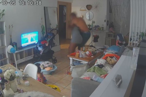 Image extraite de vidéosurveillance de violences intrafamiliales