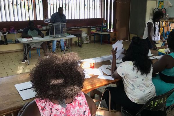 Bureau de vote 3 à Apatou