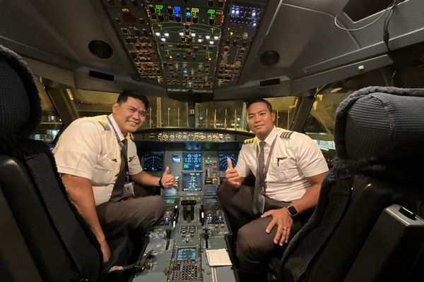 Le commandant Jerry Tefan et l'officier pilote de ligne Heimana Chene sont les premiers polynésiens à effectuer un vol de la compagnie