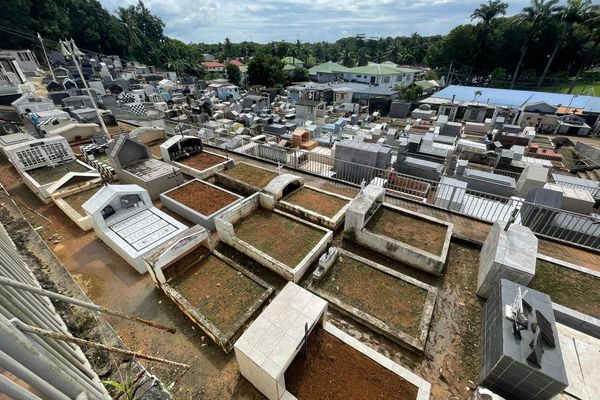 Les cimetières saturés, un casse-tête pour les communes de Guadeloupe.