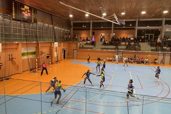 Attaque des Ara de Macouria - Play-offs de handball