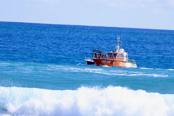 Un bateau chavire à la sortie du port de Saint-Gilles, quatre personnes, dont un enfant, secourues