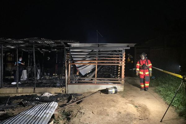 Incendie au quartier informel Chekepati à Saint-Laurent