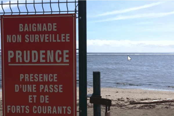 Plage de Rohotu où la passe est réputée comme étant très dangereuse