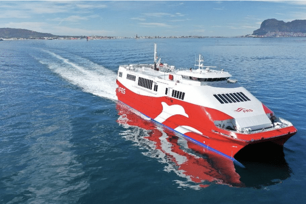 Les compagnies FRS et L'Express des Iles ont annoncé l'arrivée d'un nouveau bateau courant 2024.