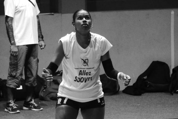 Jeux des Îles 2023 : Coralie Numa, la plus jeune joueuse de l’équipe féminine de volley de La Réunion