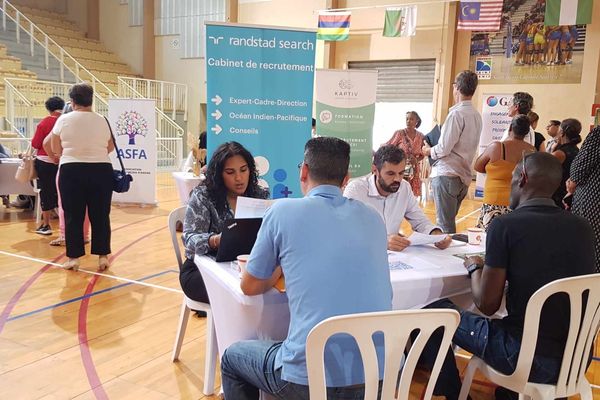 Le job-dating des seniors à Saint-Denis.