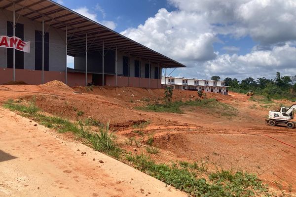 Le chantier du lycée de Maripasoula à l'arrêt par manque d'approvisionnement de matériaux