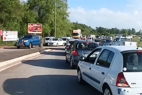 Embouteillages provoqués par la grève des transporteurs