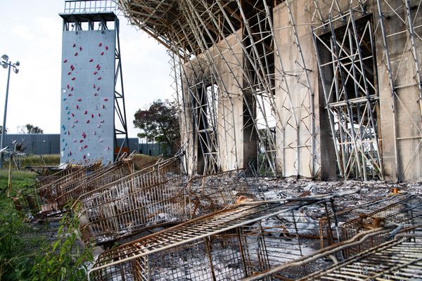 Les décombres du mur d'escalade à Nouméa.Septembre 2024.