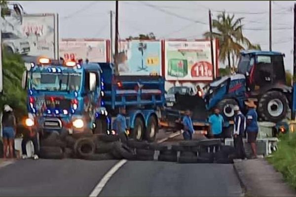 Blocage de la RN4 ce lundi 12 août 2024 à Mare-Gaillard au Gosier