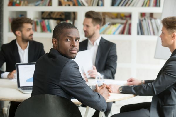 Une étude met en lumière les discriminations salariales dont sont victimes les descendants d’immigrés africains et les natifs d'outre-mer en France