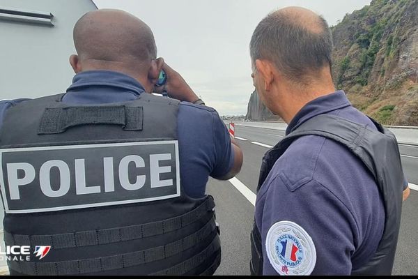 Un motard flashé à 196 km/h sur la Nouvelle Route du littoral