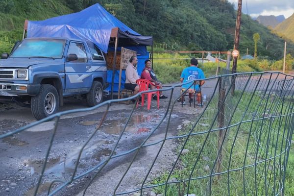 Le passage pour entrer dans la vallée de Mapua Ura est bloqué, ce qui empêche de une entreprise d'extraction de poursuivre son activité.