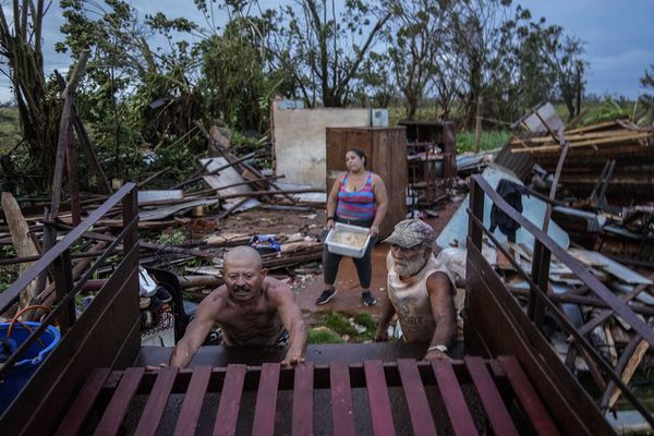 Alquizar Cuba :  des habitants tentent de récupérer leurs affaires après le passage du cyclone Rafael 7 novembre 2024