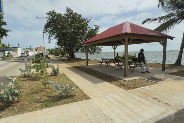 Le nouveau boulevard Omer Ninine sur le littoral de Petit-Bourg