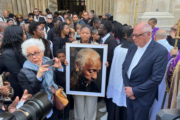 Les proches de Maryse Condé se sont réunies ce vendredi 12 avril pour ses funérailles à l'église de Saint-Germain des Prés à Paris.