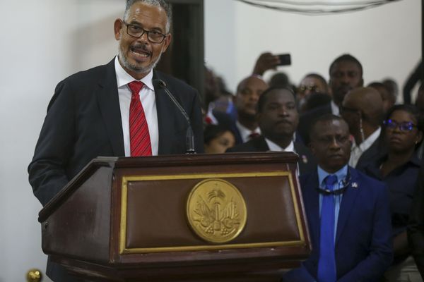 Le nouveau Premier ministre haïtien Alix Didier Fils-Aime s'exprime lors de l'inauguration du nouveau cabinet national à Port-au-Prince, Haïti, le samedi 16 novembre 2024.