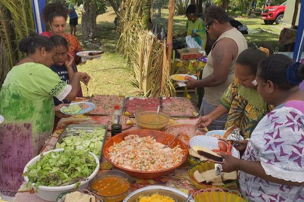 Ce dimanche 8 décembre, un buffet à volonté était proposé aux visiteurs de la Fête du littoral à Maré.