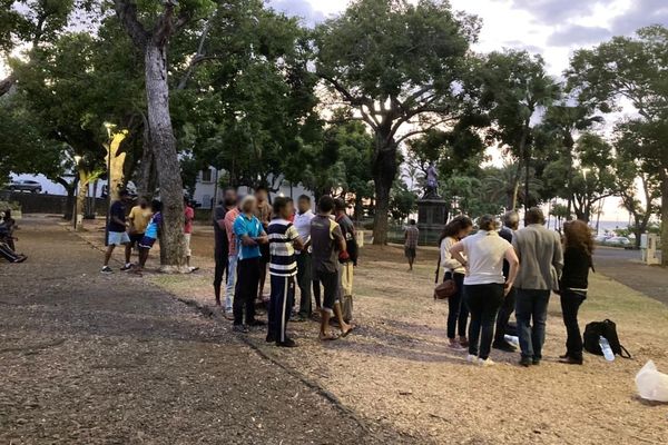 Migrants sri-lankais devant la préfecture à Saint-Denis La Réunion