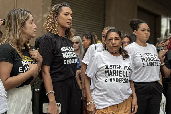 De gauche à droite: Agatha Santos, Anielle Franco, Marinete Silva et Luyara Santos qui militent en faveur de la mémoire de Marielle Franco, assassinée en 2018.