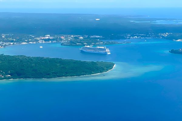 Au Vanuatu, de nombreux paquebots font escale sur les îles de l'archipel.