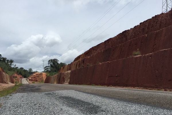 La route d'Apatou en réfection