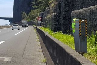 Des Gilets Jaunes Aveuglent Les Radars Dans La Nuit