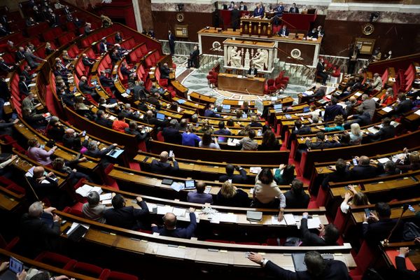 Assemblée nationale, dimanche 16 janvier 2022.