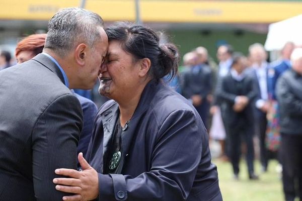 Nanaia Mahuta, porteuse d'un tatouage traditionnel du menton, devient la ministre kiwie des Affaires étrangères.