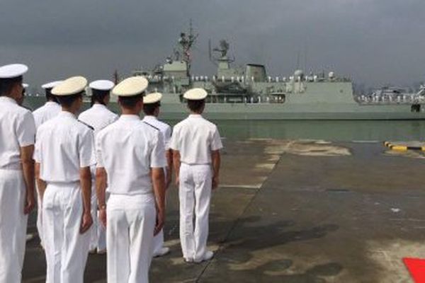 Des marins chinois attendant leurs homologues australiens dans le port de Zhanjiang, dans la province de Guangdong. 