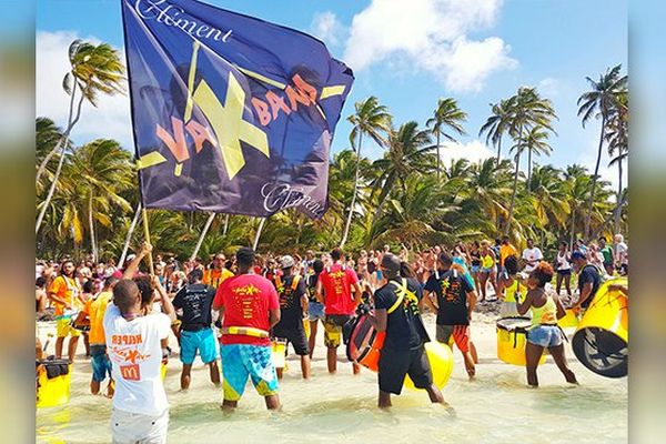 Le groupe a animé la plage de l'Anse Michel ce dimanche (5 février). 