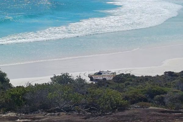 La police est présente à Wharton Beach après avoir signalé une attaque de requin.