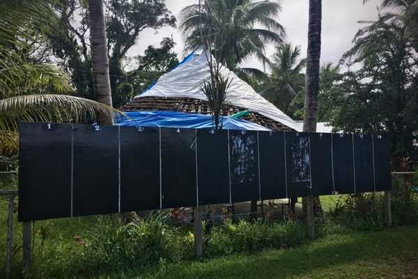 A la tribu de Pothé, peu d'électeurs, et aucune affiche de la propagande officielle.